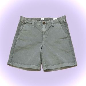 GAP light sage green cotton long shorts
Mid rise to low rise